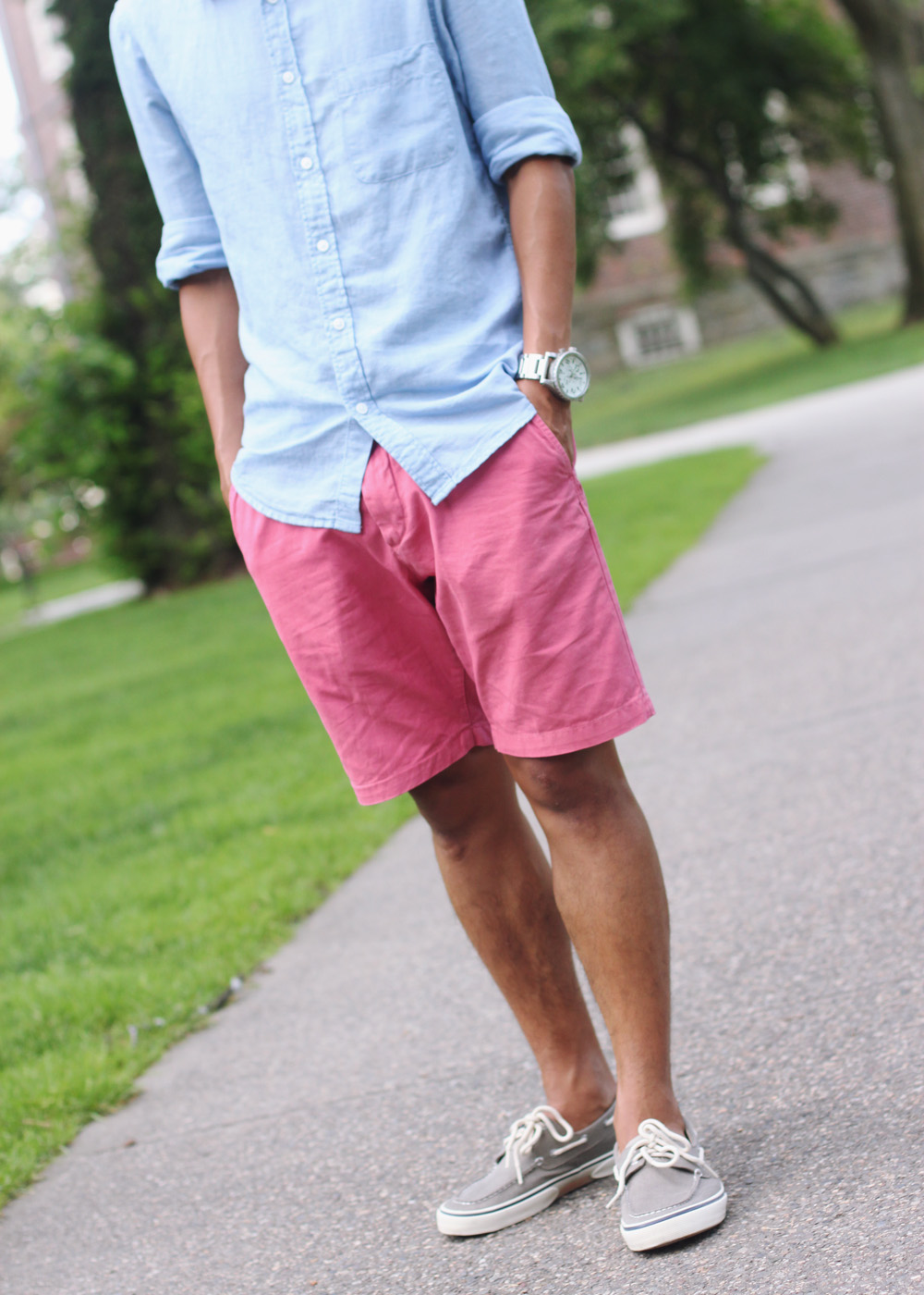 Skirt The Rules Blog; NYC fashion blogger; style blog; summer outfit photos; men's summer fashion; H&M chambray shirt; J.Crew pink chino shorts; Sperry Topsider gray boat shoes; Ray-Ban large tortoise Wayfarers Nixon Silver 51-50 Watch