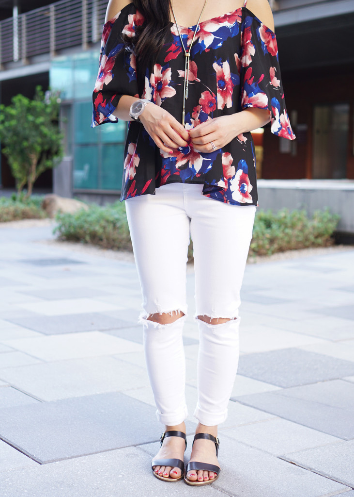 Skirt The Rules / Floral Top and White Skinny Jeans