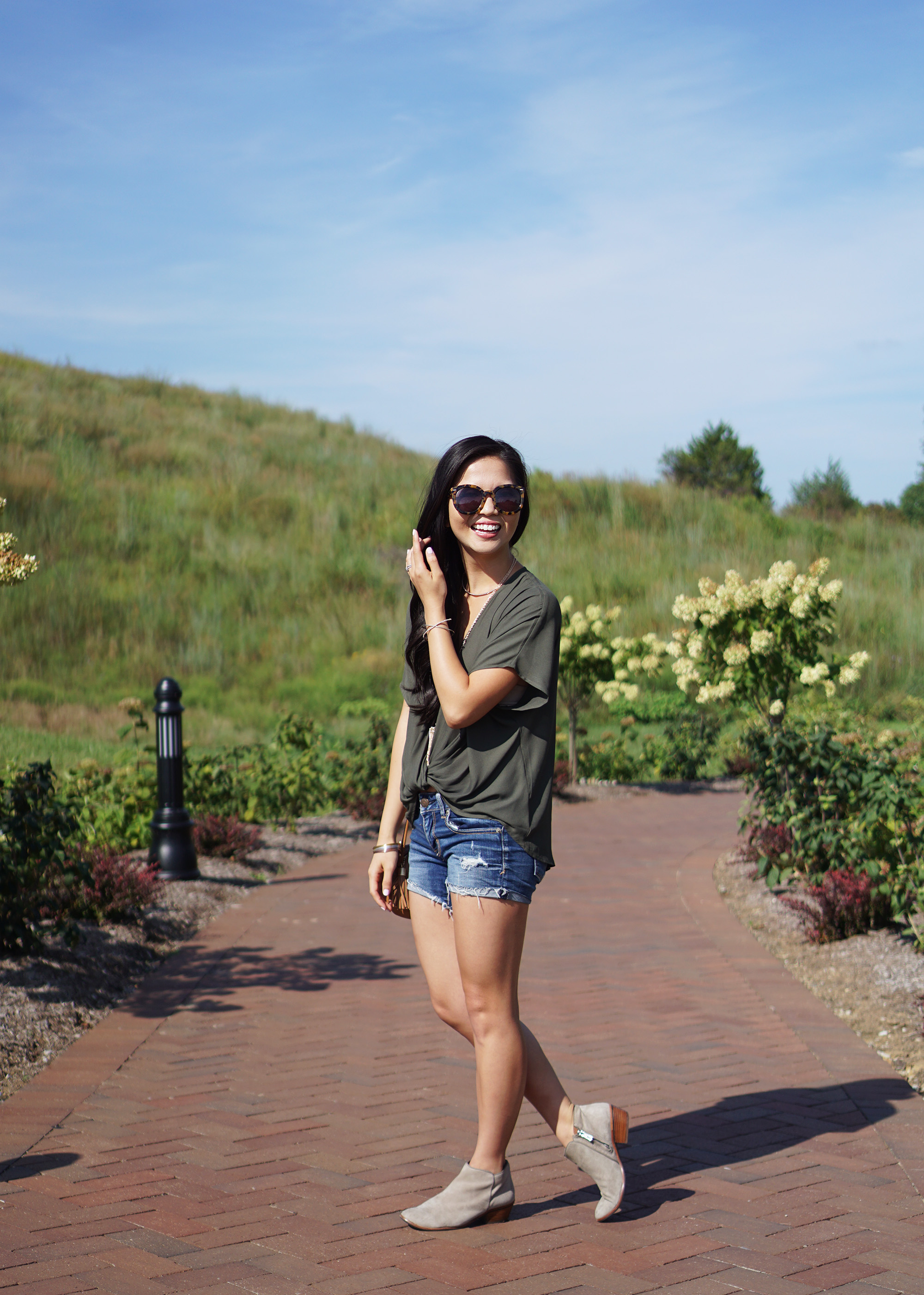 Easy Weekend Outfit / Olive Top & Cuffed Denim Shorts