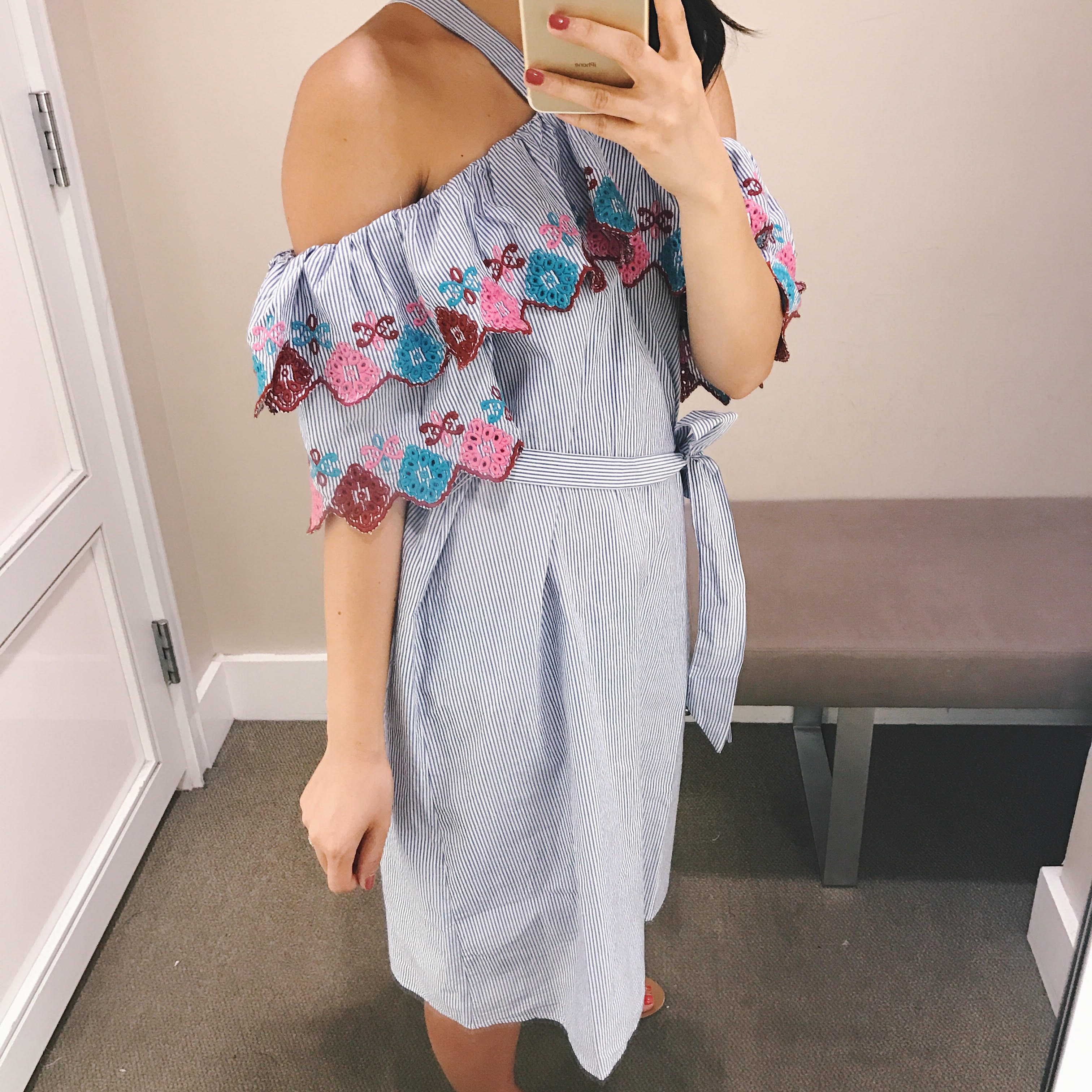 Summer Trends / Off the Shoulder Embroidered Dress