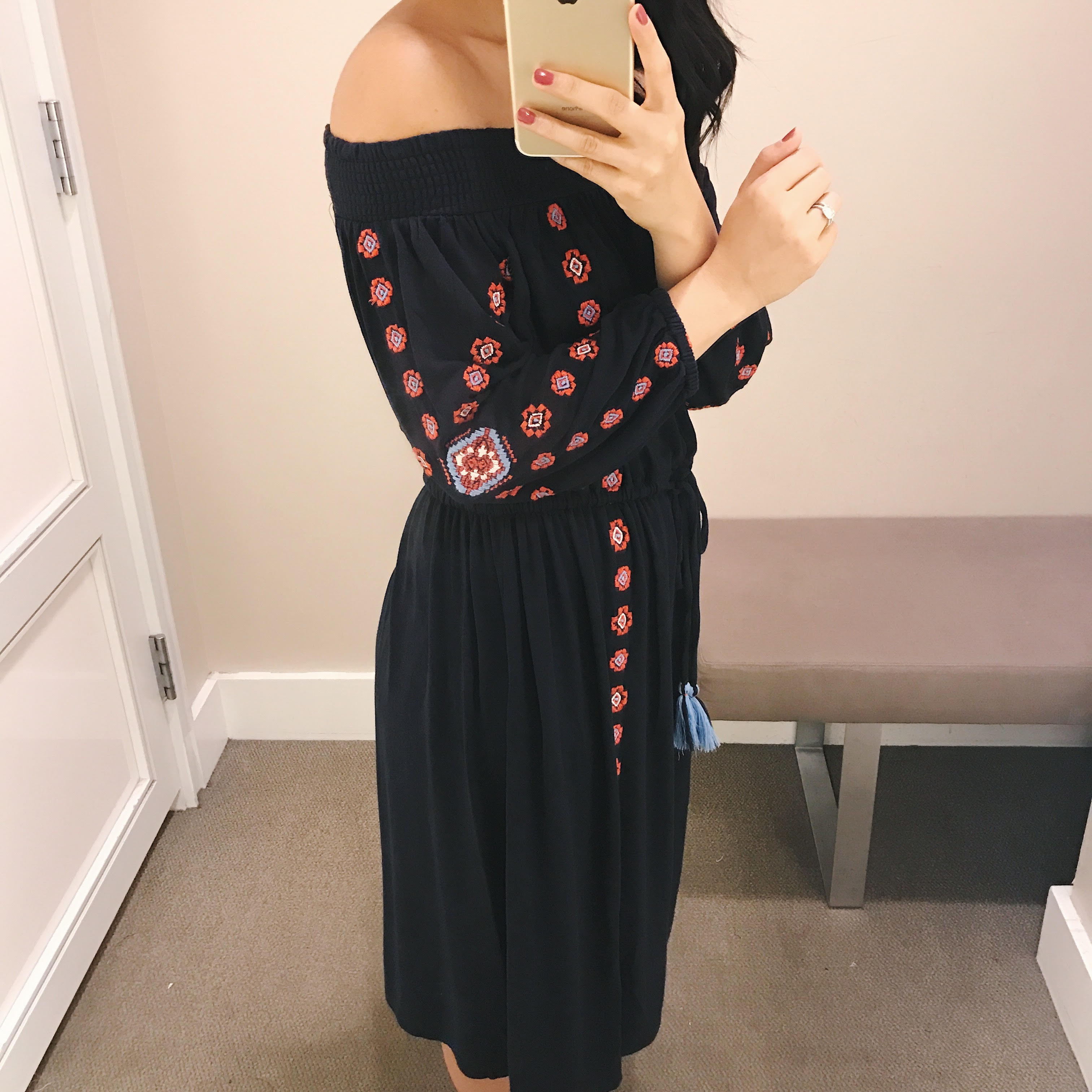 Summer Style / Off the Shoulder Embroidered Dress