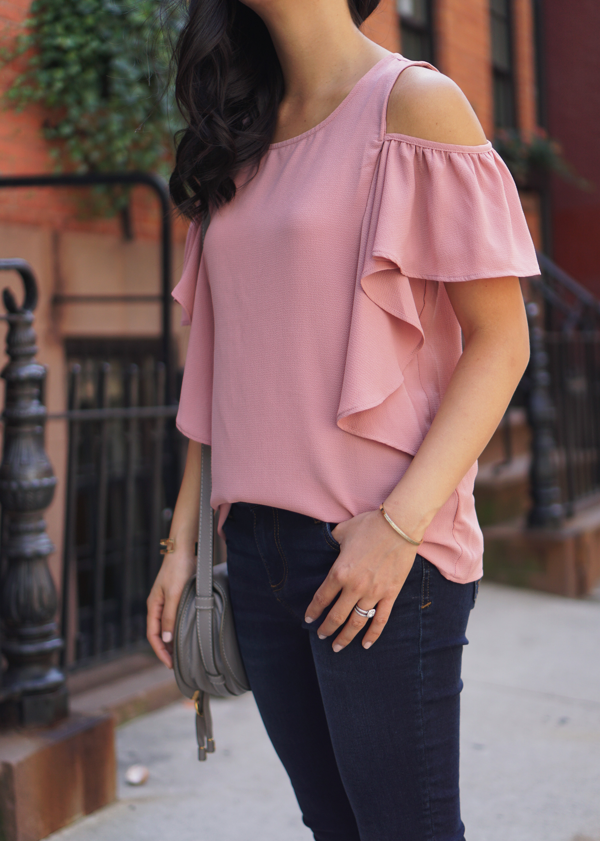 Casual Outfit Inspiration / Ruffle Cold Shoulder Top & Step Hem Jeans