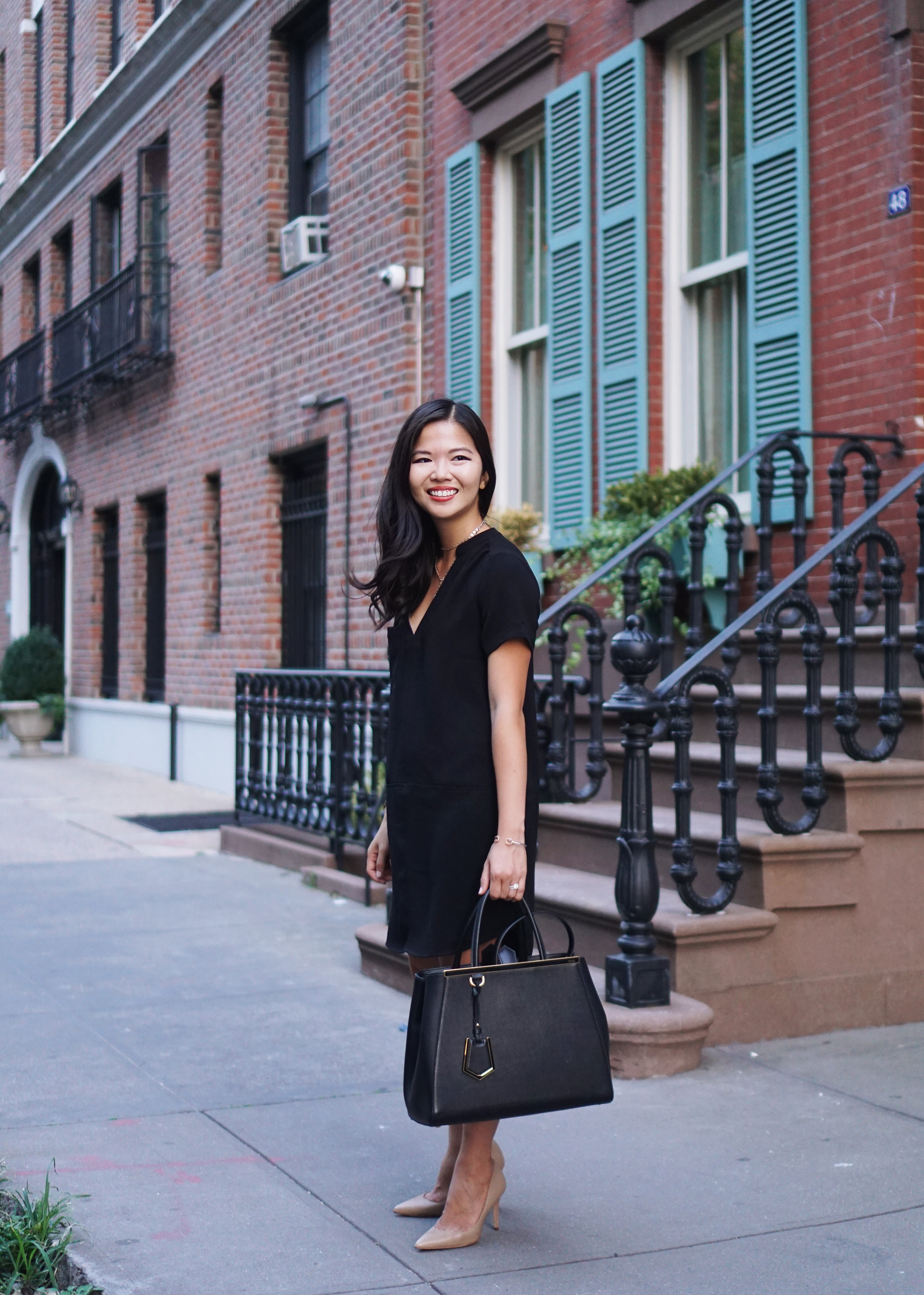 Office Outfit inspiration / Black Short Sleeve Dress