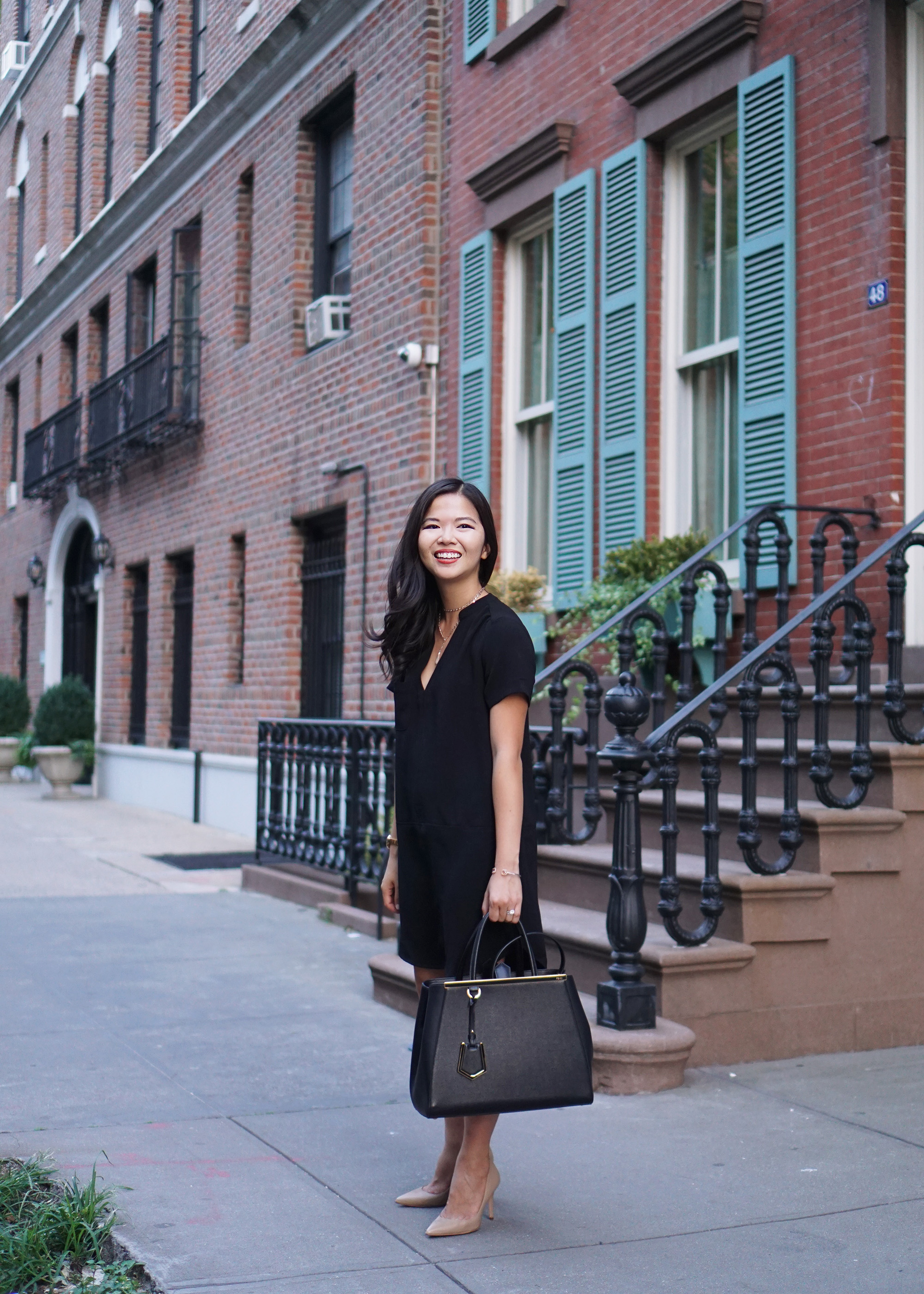 Office Outfit inspiration / Black Short Sleeve Dress