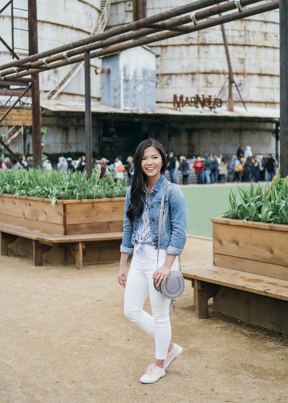 Casual Spring Outfit / Denim Jacket & White Skinny Jeans