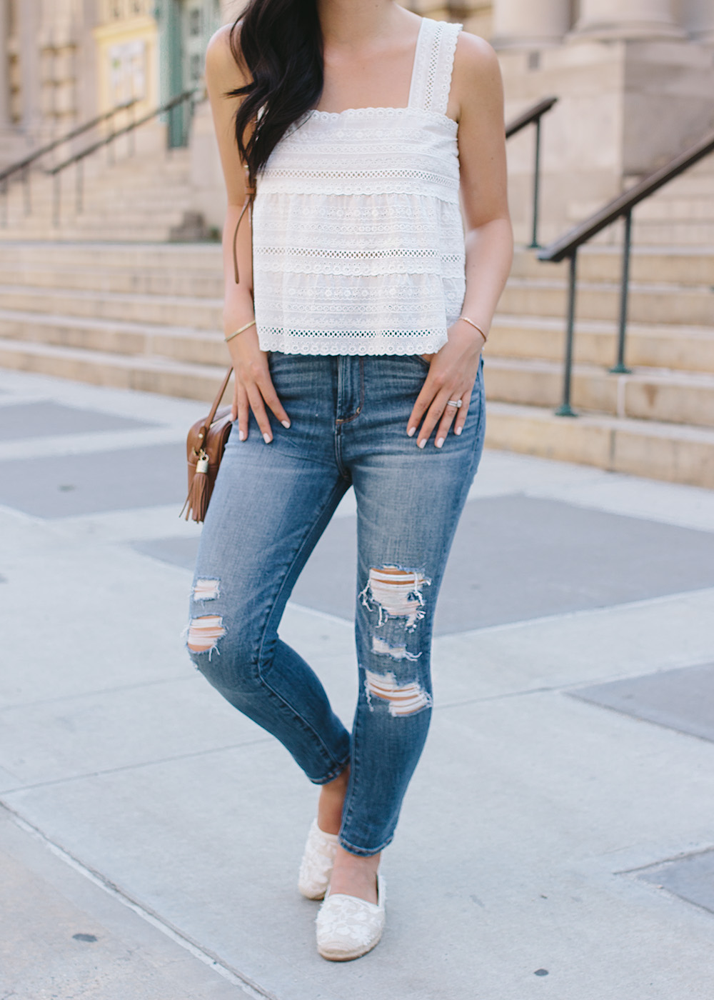Summer Outfit / Eyelet Top & Ripped Jeans